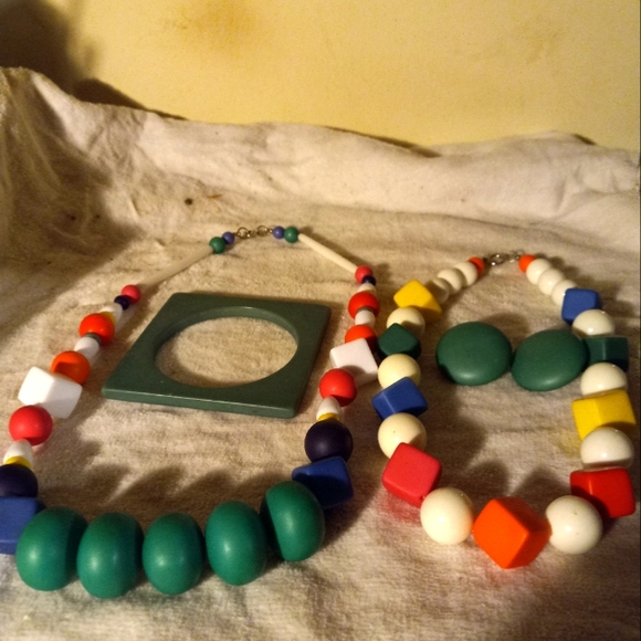 4pc. 22in. plastic necklace, 16in. necklace and matching bracelet & earrings. - Picture 1 of 3